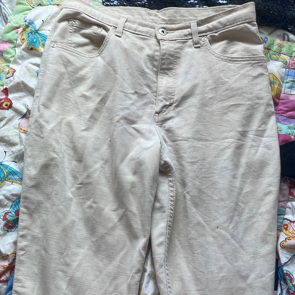 Low waisted cute light cream colored jeans!!